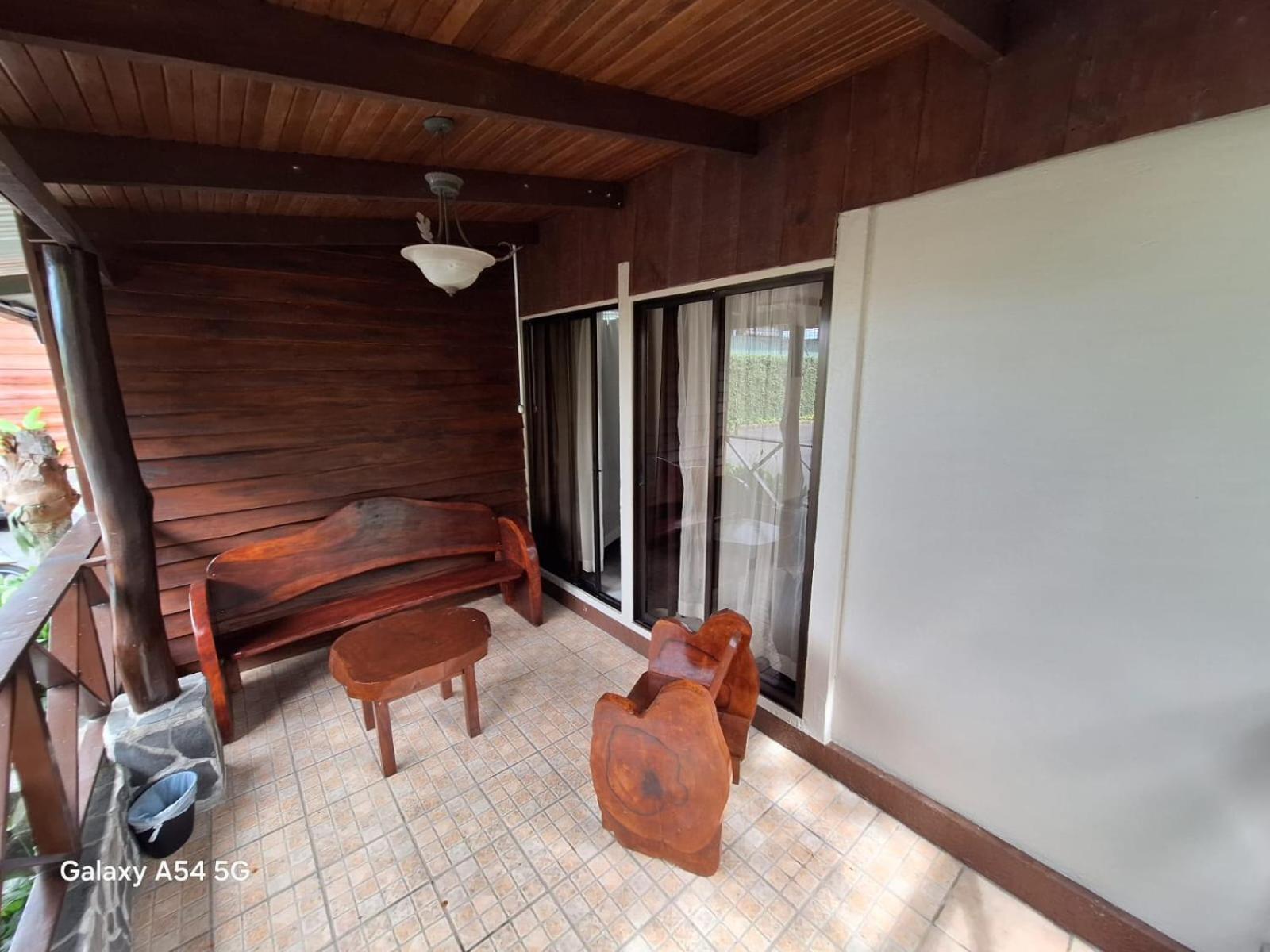 Hotel Iris Arenal La Fortuna Екстериор снимка