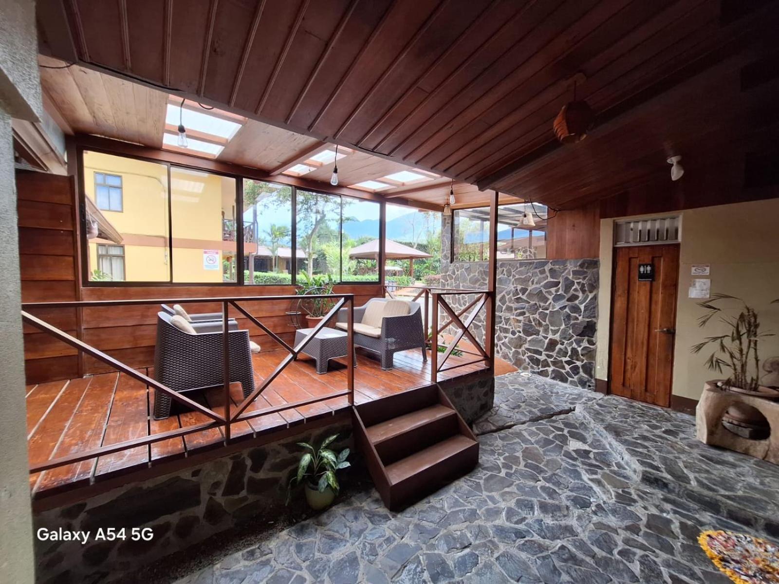 Hotel Iris Arenal La Fortuna Екстериор снимка