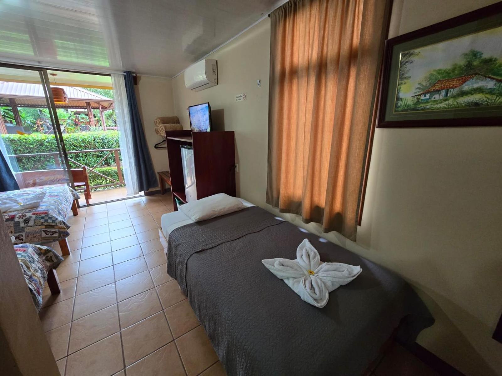 Hotel Iris Arenal La Fortuna Екстериор снимка