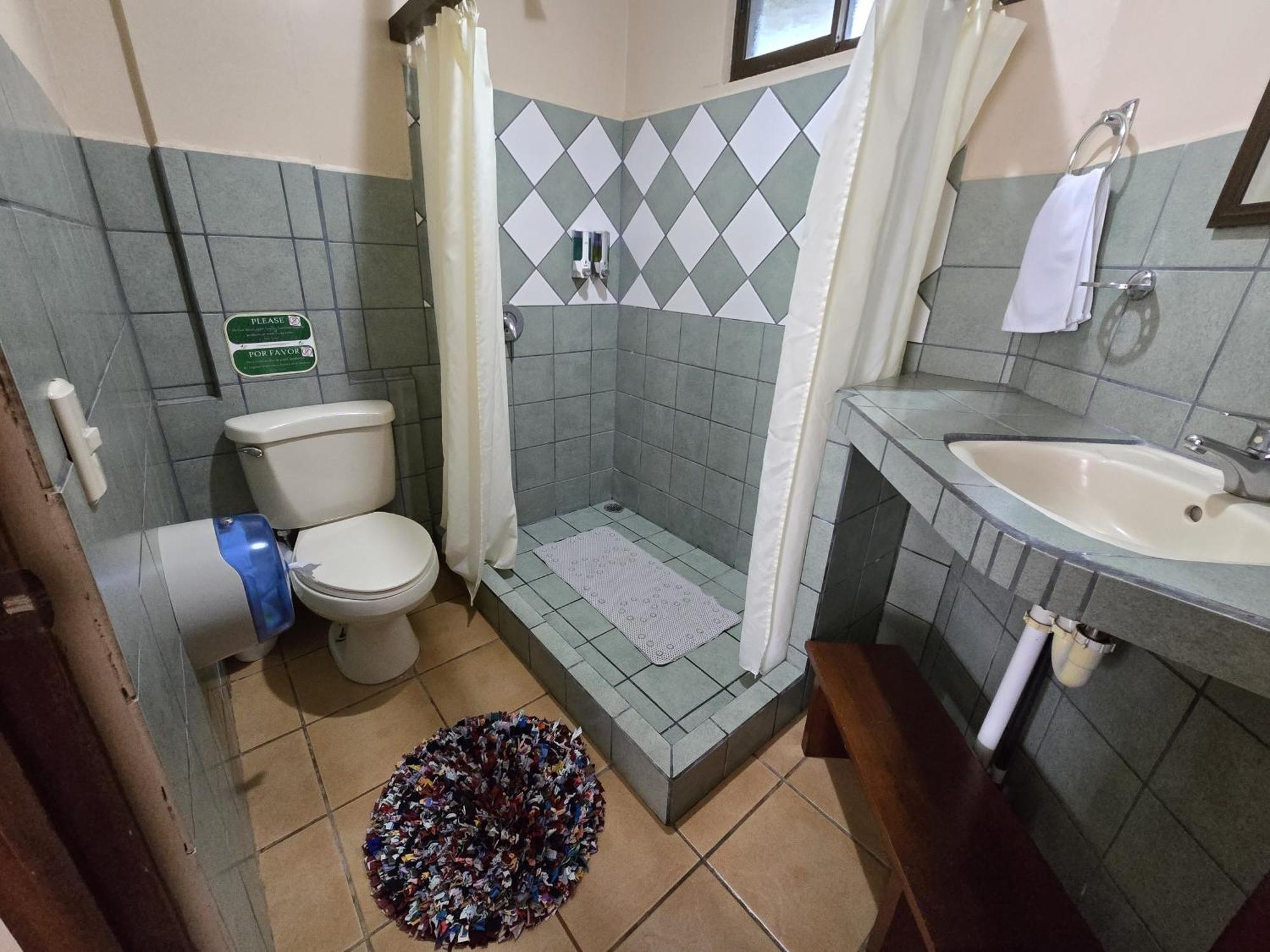 Hotel Iris Arenal La Fortuna Екстериор снимка