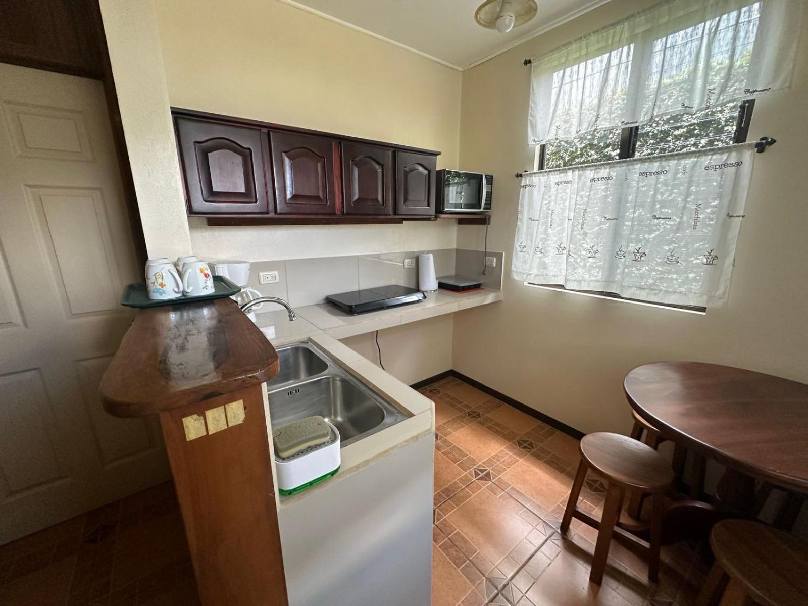 Hotel Iris Arenal La Fortuna Екстериор снимка
